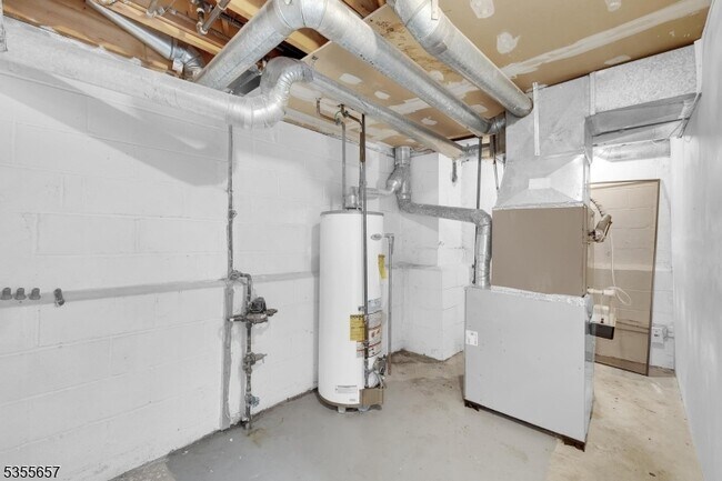 Building Photo - 8 Delbarton Ct