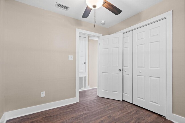 Building Photo - 2310 McPhillips Dr