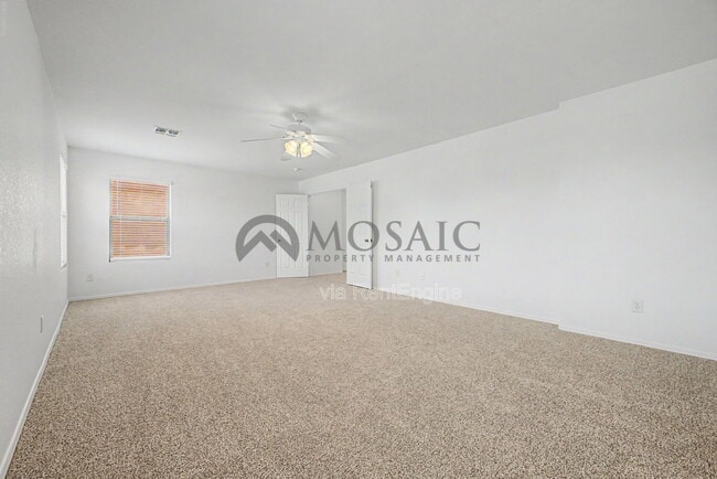 Building Photo - 2232 E Spruce Dr