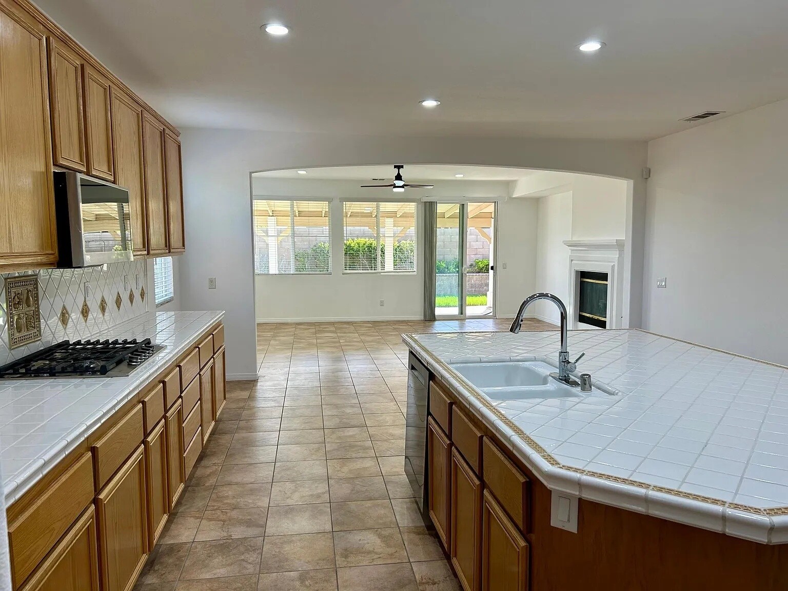 Building Photo - 40750 Hilton Head Ct