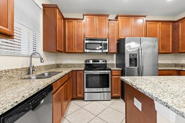 Building Photo - LIKE NEW Town Home For Rent in Wesley Chapel!