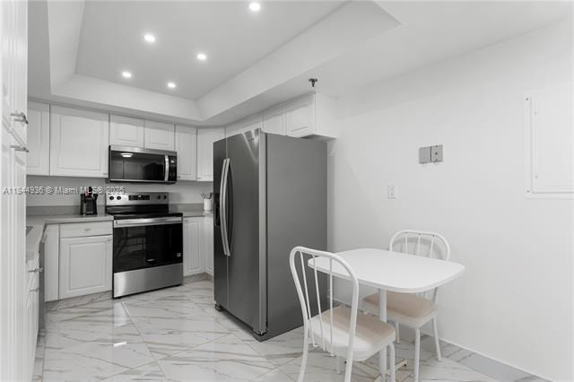 Building Photo - 520 Brickell Key Dr