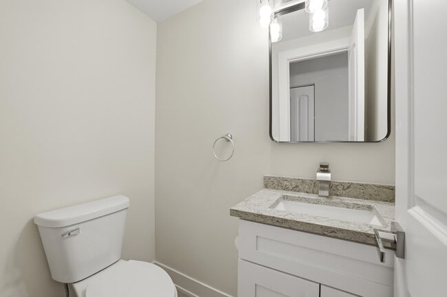 Building Photo - 763 Wellington Ave