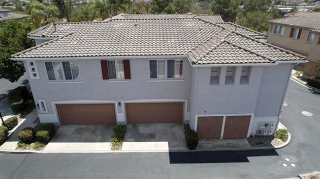 Building Photo - Recently Remodeled- 3 Bed 2.5 Bath 2 Story...