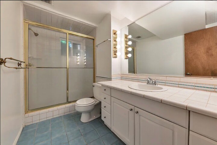 Bath 3 - 7007 W Copperhill Dr