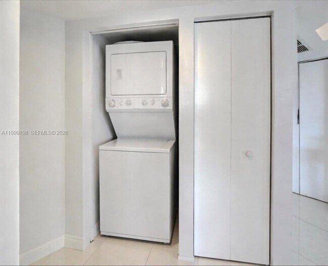 Building Photo - 7330 Ocean Ter