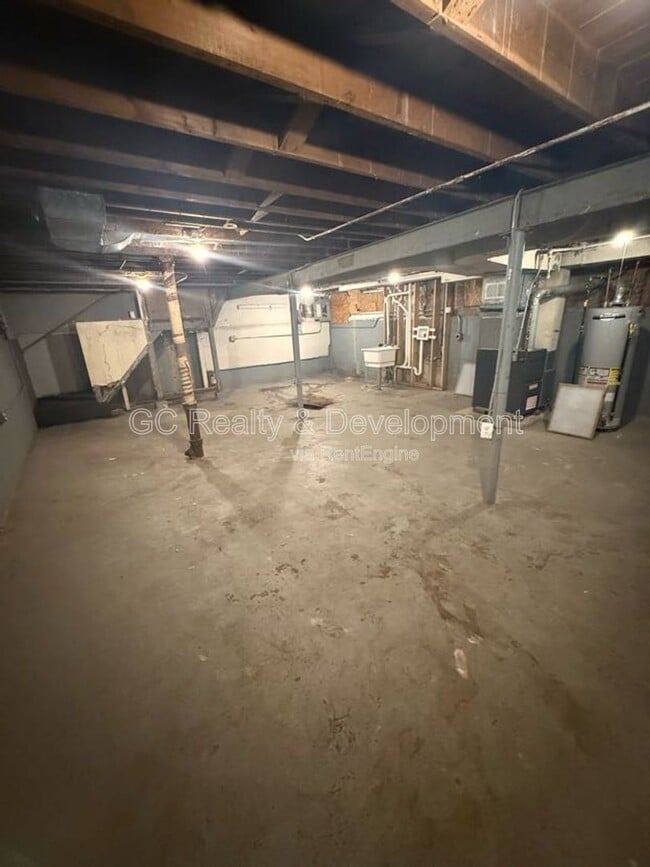 Building Photo - 9552 S Greenwood Ave