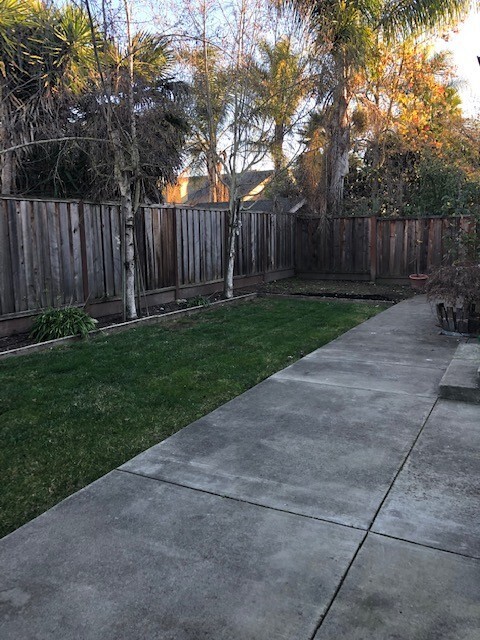 Building Photo - Gorgeous 3 bedroom 2 bath