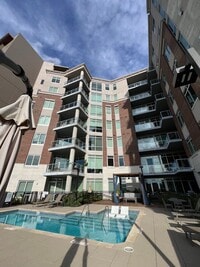Building Photo - Spacious 2 bedroom 3 bath condo with office in City Lights!