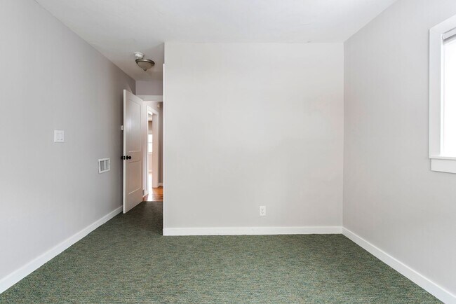 Building Photo - 703 10th St