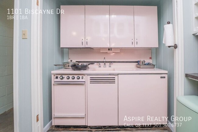 Building Photo - 1101 Biscayne Dr