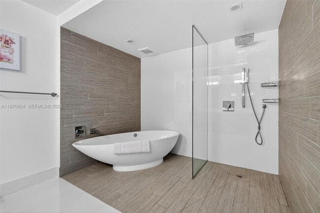 Building Photo - 300 Sunny Isles Blvd