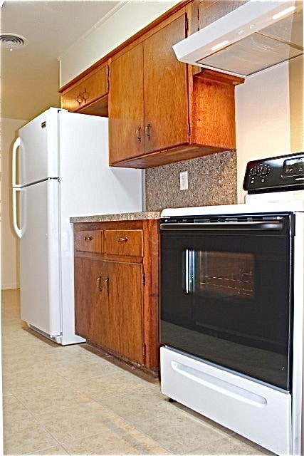 Building Photo - Location & Curb Appeal! 3 Bdr, 2 Full Bath, 2 Car Carport, Extra Driveway Parking, and More!