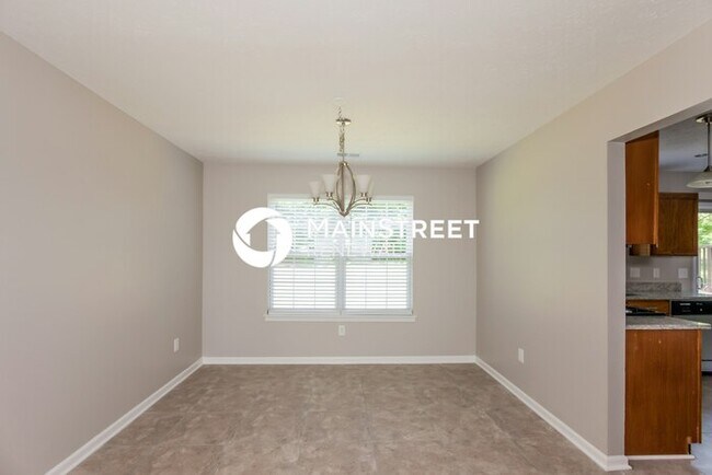 Building Photo - 4 Bedroom Pet-Friendly Home in Charlotte, NC with Main Street Renewal