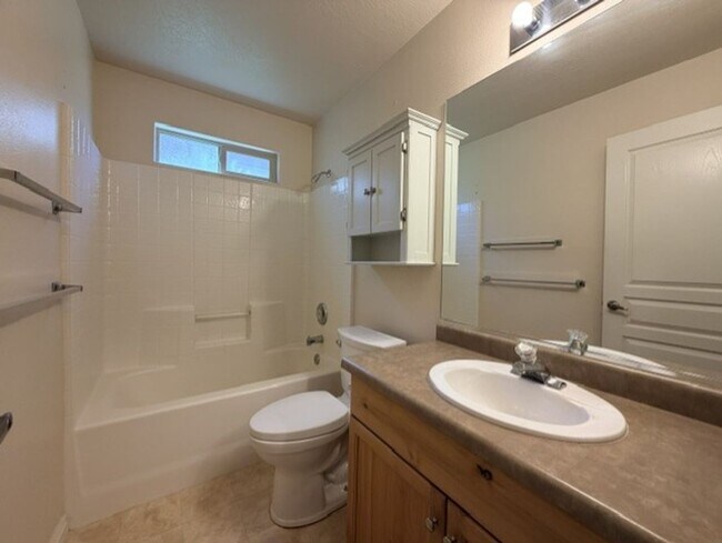 Building Photo - Snow Canyon Home!