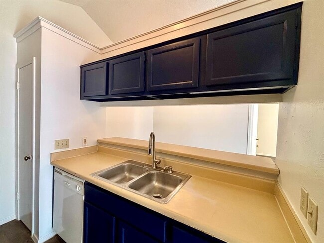 Building Photo - 12309 Dellrey Dr