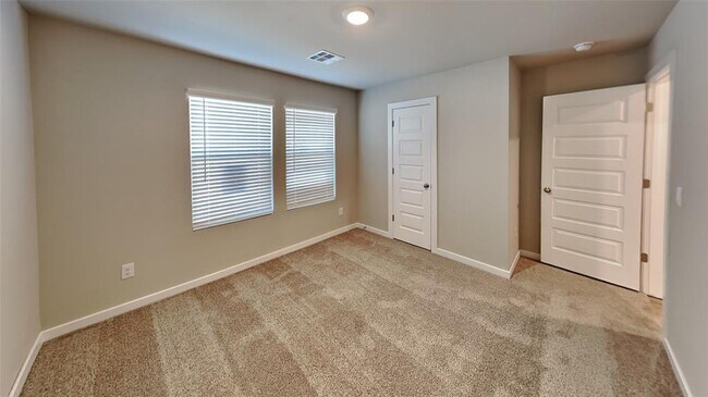 Building Photo - 2933 Ember Dr