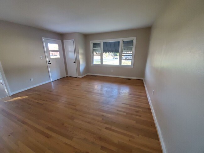 Building Photo - 525 Terry Cir