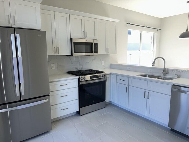 Building Photo - 1329 Avonwood Ct