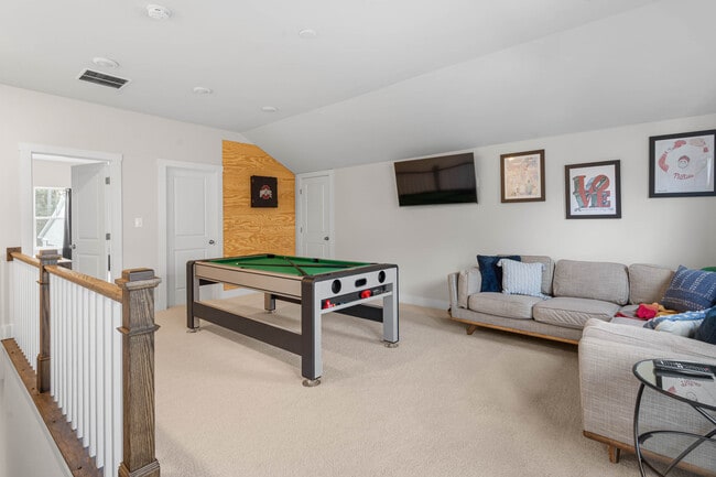 Building Photo - 31080 Silver Maple Dr