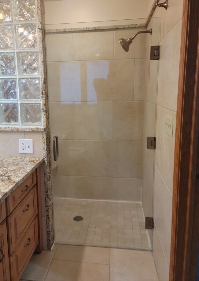 Building Photo - 3-Bedroom/2.5-Bath, Great Neighborhood