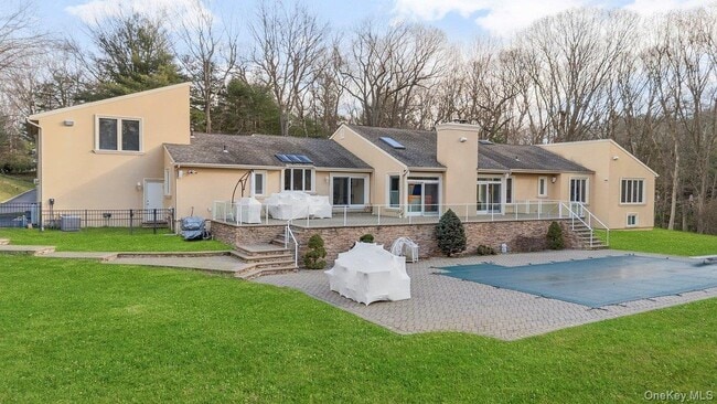 Building Photo - 90 Rodeo Dr