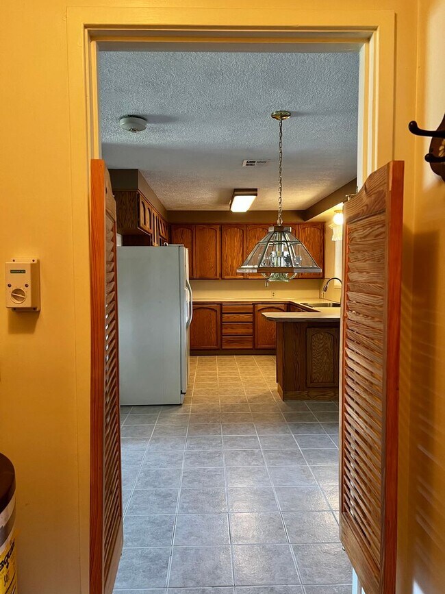 Building Photo - 3 Bedroom, 2.5 Bath House