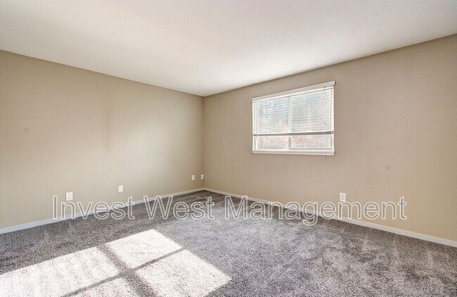 Building Photo - 13216 NE Salmon Creek Ave