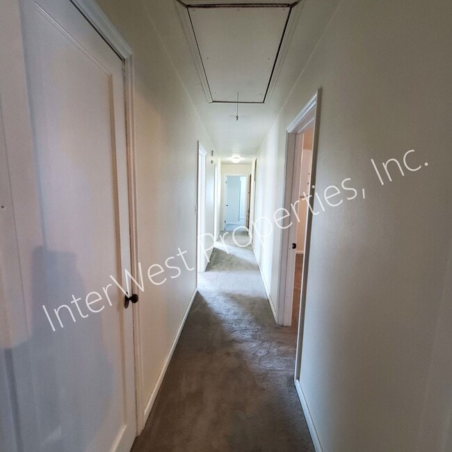 Building Photo - 3+bd 1.5 ba Single Level West Salem Home w...