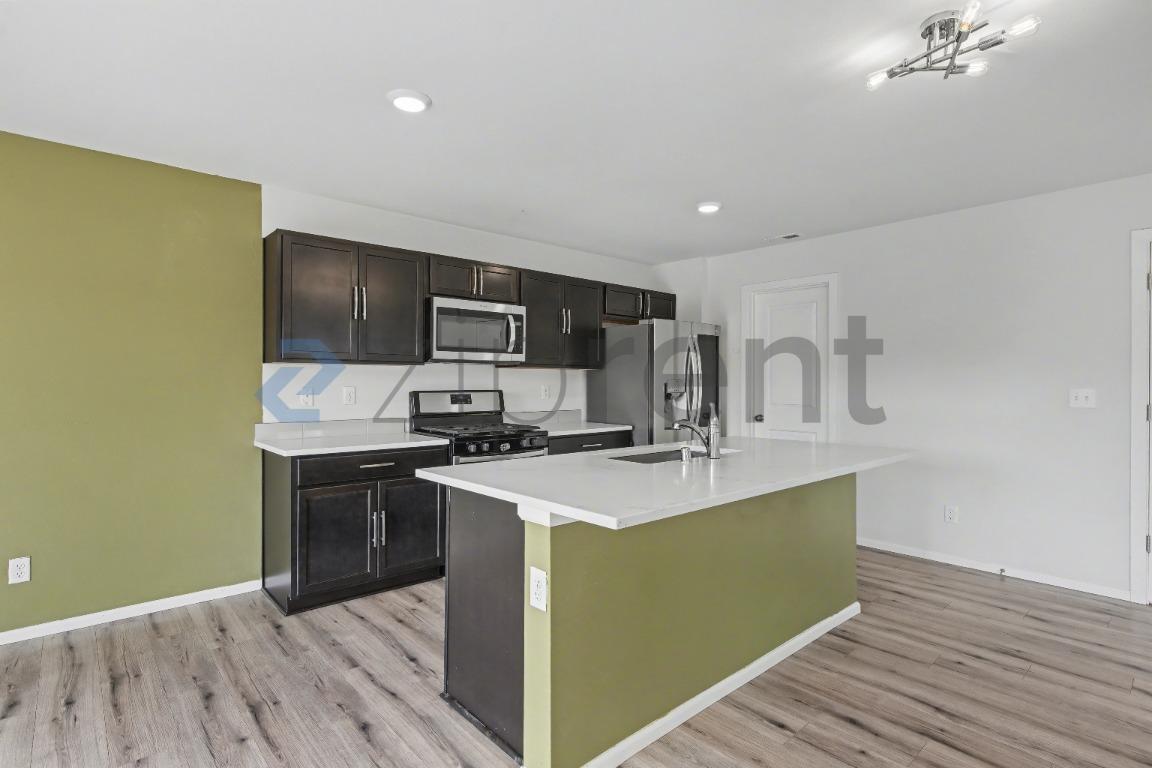 Building Photo - 9168 Candytuft Ln SE