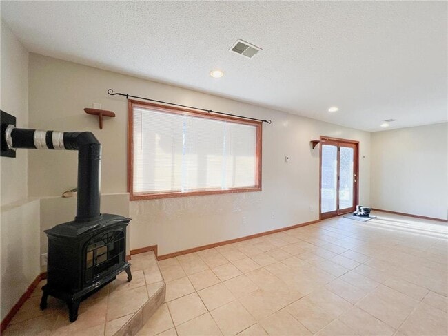 Building Photo - 11331 W River Rd