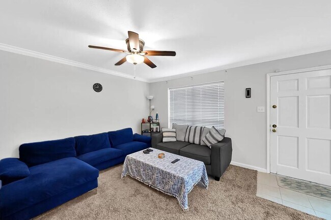 Living Room/Dining Room #2 - 1687 W Sam Houston Pky S