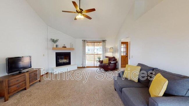 Building Photo - 204 Summerset Dr