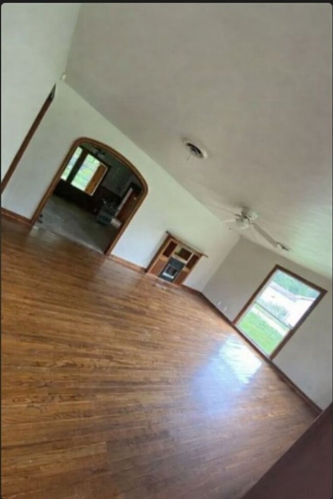 Building Photo - 4255 Woodlawn Ave