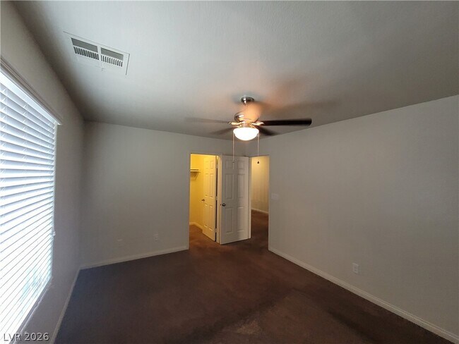 Building Photo - 2409 W Gilmore Ave