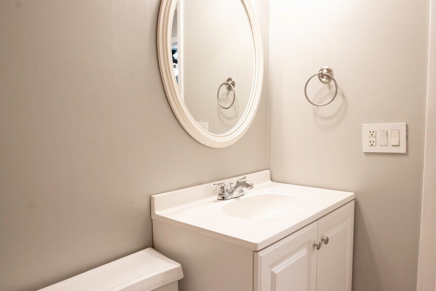 Building Photo - 103 Robleigh Dr