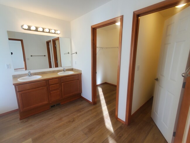 walk in closet, dbl sinks - 4107 207th Street Ct E