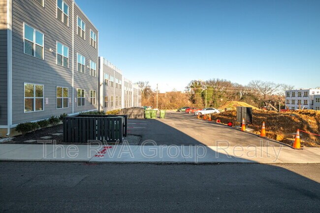 Building Photo - 918 Porter St