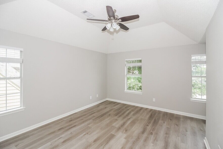 Building Photo - 1115 Scofield Dr