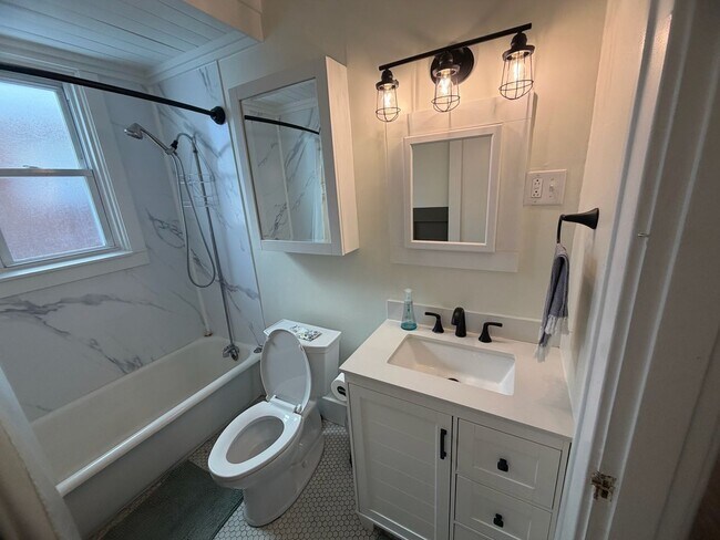 Building Photo - 6611 Kennedy Ave