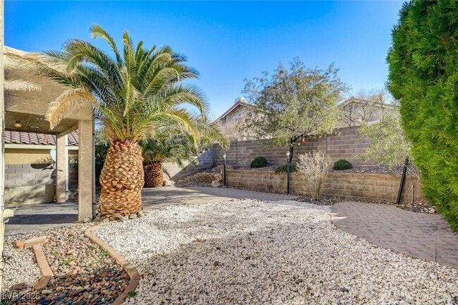 Building Photo - 2403 Rue De Versailles