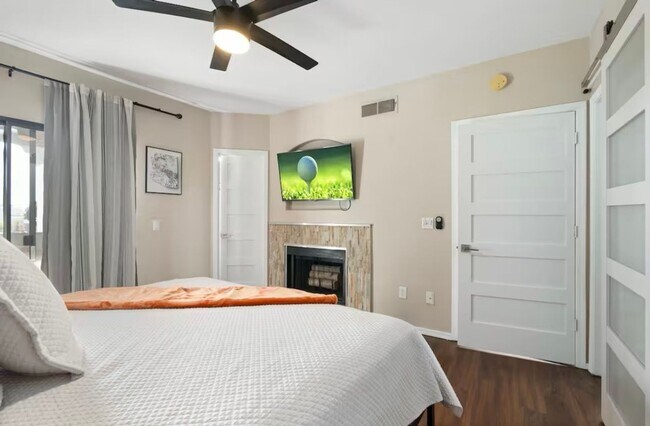 Building Photo - Charming 2BR Condo in Scottsdale