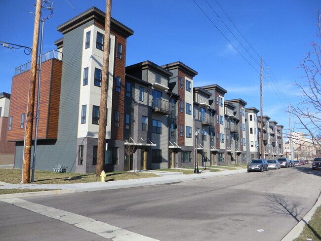 Building Photo - 5 Bedroom Home in the very core of Downtown (West Central, Downtown)
