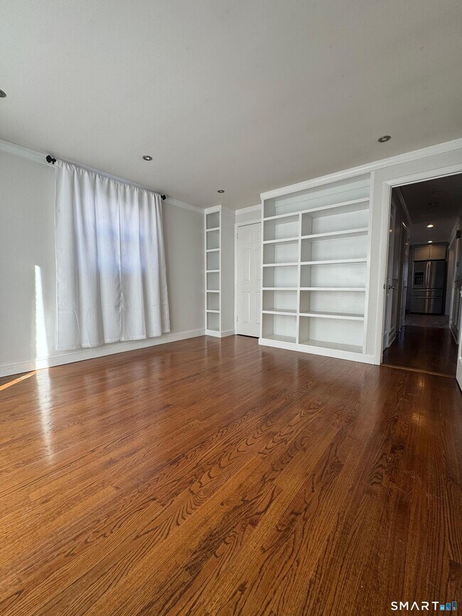 Building Photo - 1867 Broadbridge Ave