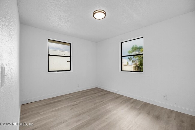 Building Photo - 2057 Blair St