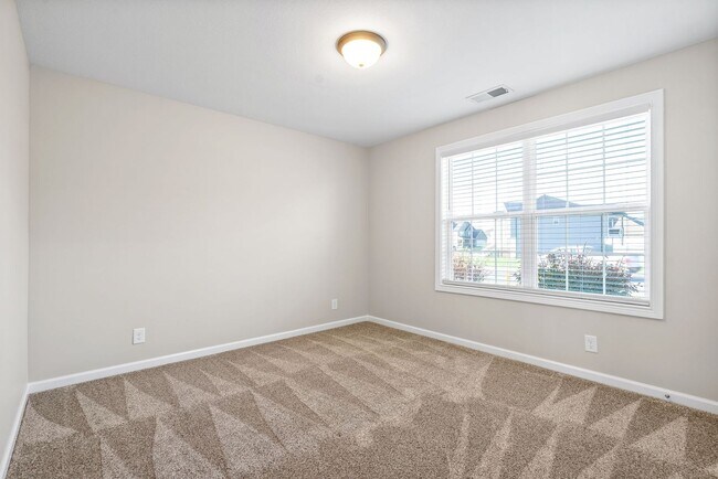 Building Photo - Pet Friendly Three Bedroom!