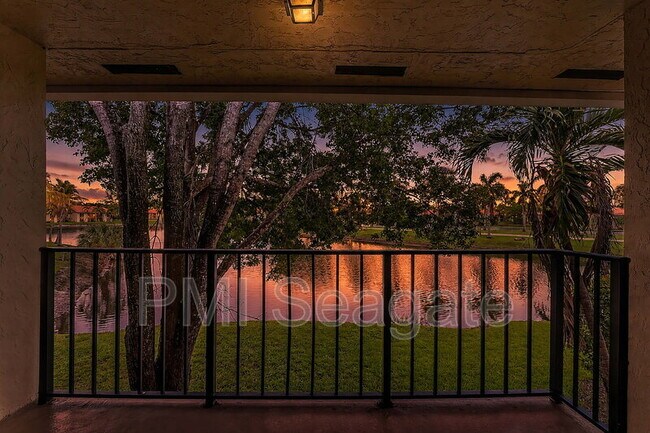 Building Photo - 1543 Lake Crystal Dr