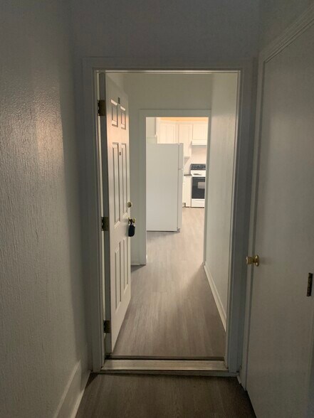 Entry - 140 N Canal St