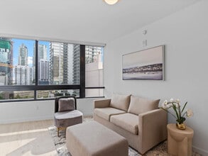 Building Photo - 225 N Miami Ave