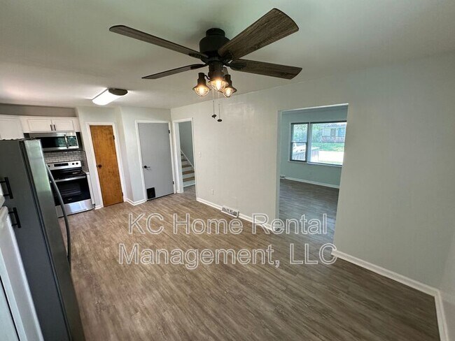Building Photo - 7219 Ridge Ave